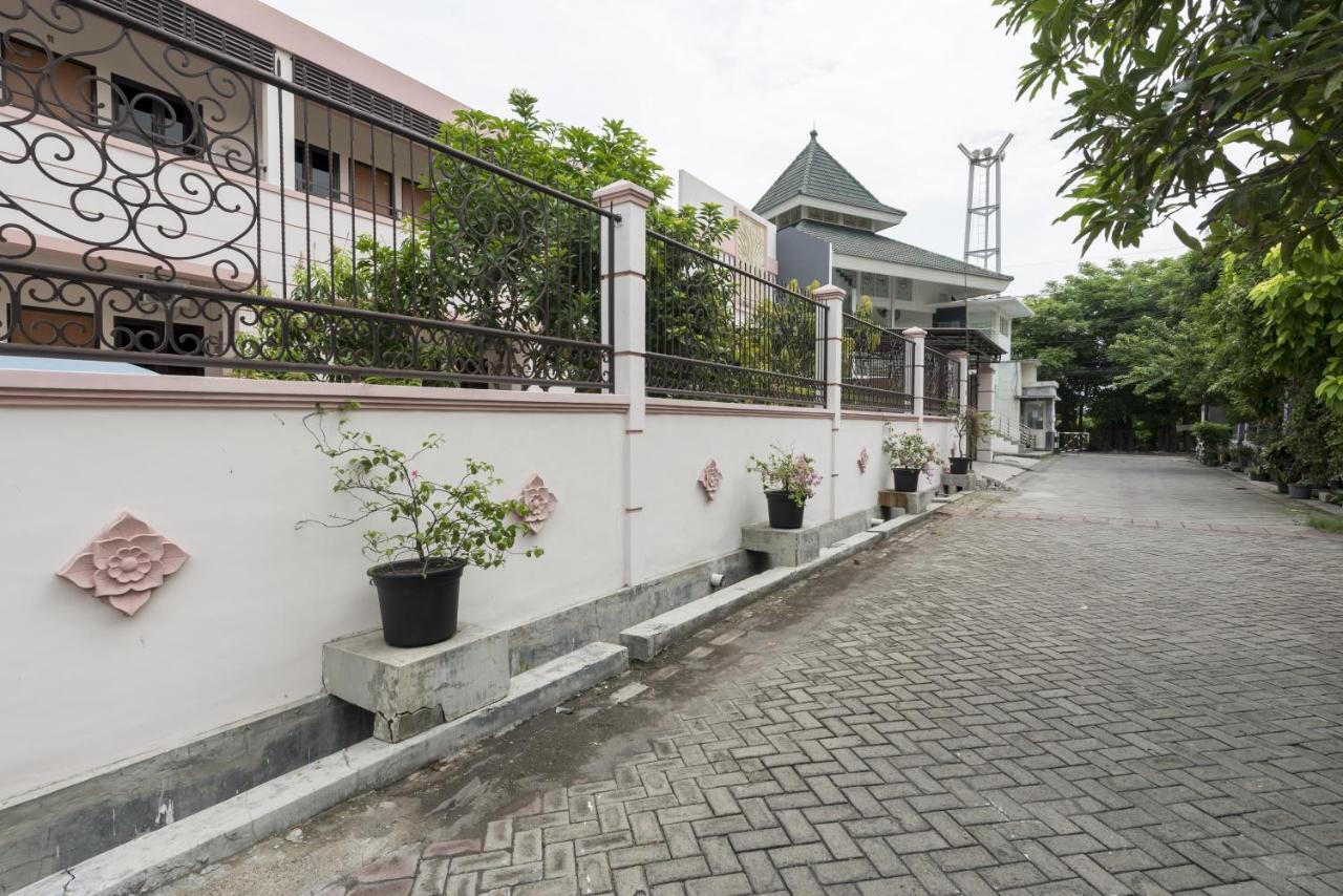 Koolkost Syariah Near Upn Veteran Hotell Medokanayu Eksteriør bilde
